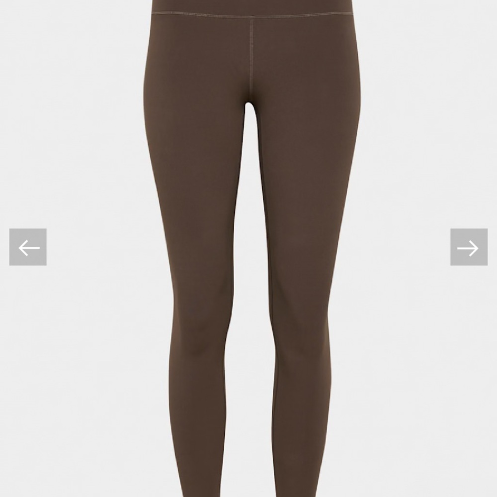 Aritzia Golden
Cheeky Hi-rise Legging